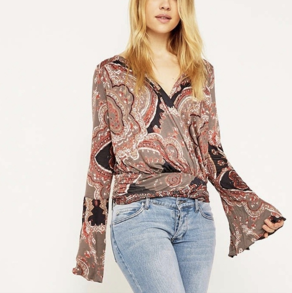 Free People Fiona Paisley Bell Sleeve Surplice Jersey Top | Sz XS